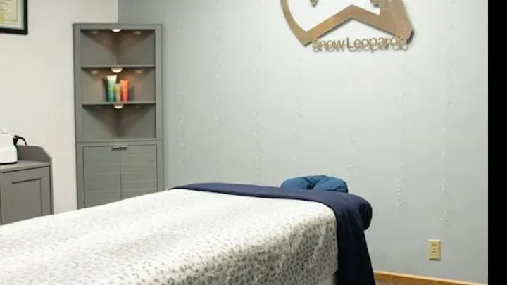 https://cdn.salonspotlight.com/photos/ZvgTJakF0r35cNdx3pU3/5679bd23-9454-4c40-9c18-050bad48c0e5_720x720