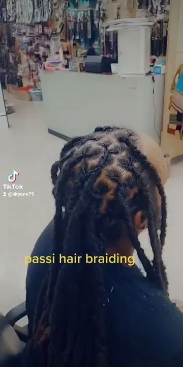 https://cdn.salonspotlight.com/photos/Zya1fYZIQU9kyE3lYGkU/dbb90c1d-1c91-478f-a4be-c86a85baf3a0_720x720