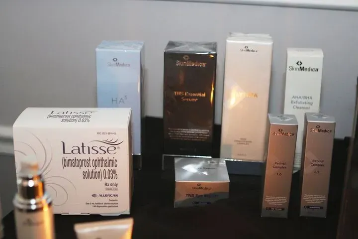 https://cdn.salonspotlight.com/photos/Zyr8rWchrjmcCCaUQ0wl/0a237883-eeb9-4efa-8dcb-f0c95dcf25a8_720x720
