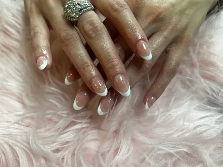 https://cdn.salonspotlight.com/photos/ZywQKGf2FshE7nHr50sO/30b4dbdd-039a-455a-bdca-a15c6aba996b_720x720