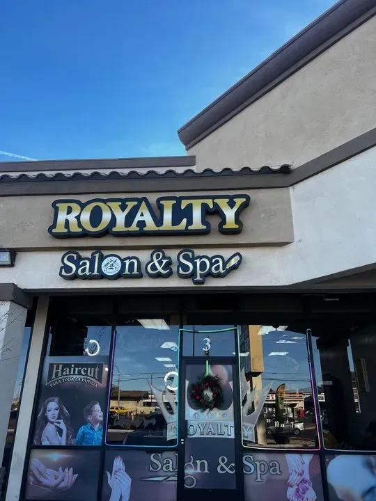 https://cdn.salonspotlight.com/photos/ZywQKGf2FshE7nHr50sO/60028e5c-64ef-4a00-bd62-5957843e9e73_720x720