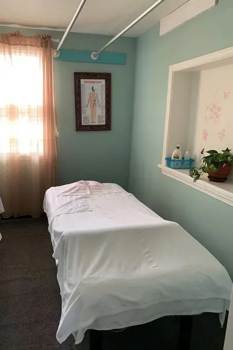 https://cdn.salonspotlight.com/photos/Zz1HtWFjubcazL4PZDGq/5dfe719d-1d39-4be7-897a-66c807b86f54_720x720