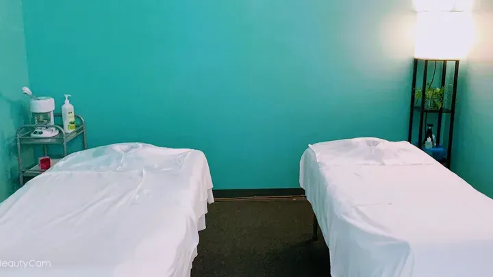 https://cdn.salonspotlight.com/photos/Zz1HtWFjubcazL4PZDGq/b6f82ed2-b513-403a-b977-941804bad780_720x720