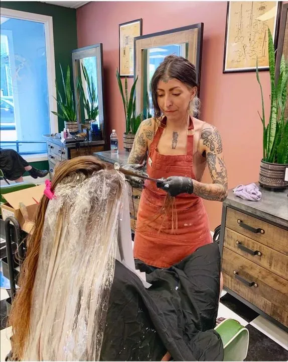 https://cdn.salonspotlight.com/photos/a0DkRjG3FRUvTBZ3g2Ls/f9acd568-9379-45ac-bf64-a1006dac5559_720x720