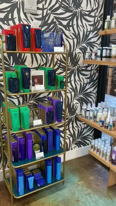 https://cdn.salonspotlight.com/photos/a2pwtxoAJv3y8uQF35nz/26a8ef98-908d-48b3-a494-850d80d6f175_720x720