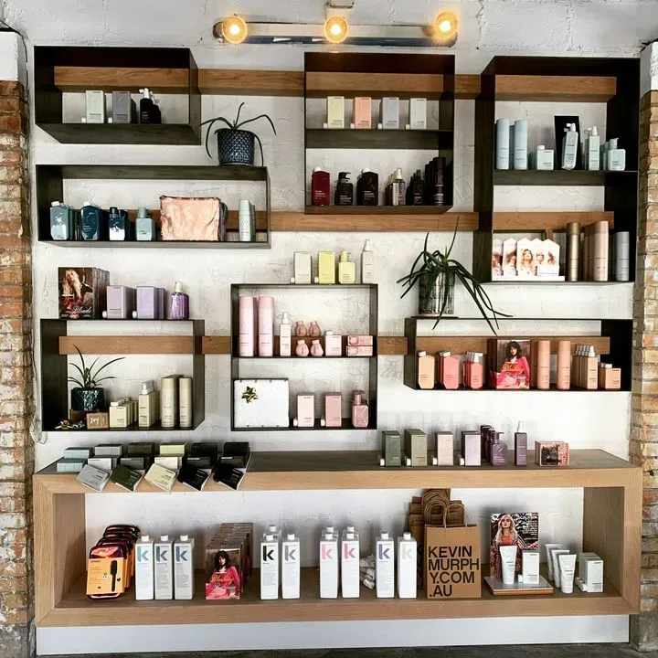 https://cdn.salonspotlight.com/photos/a3E9136LY7qUeXGlEQmB/09bc141f-fe9c-4305-8270-e1b9ff9c6fb7_720x720
