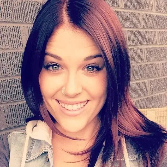 https://cdn.salonspotlight.com/photos/a3E9136LY7qUeXGlEQmB/a46289bf-c05c-49a0-9a16-8cd337dc57af_720x720