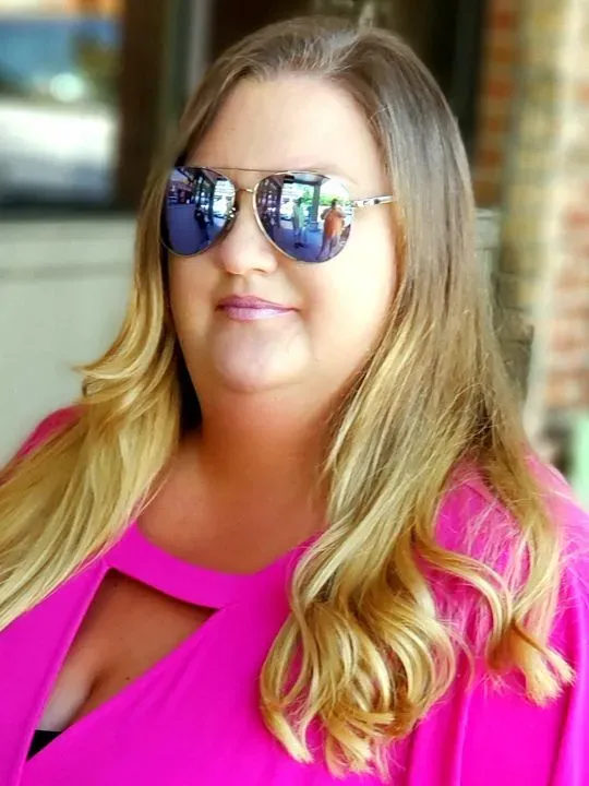 https://cdn.salonspotlight.com/photos/a5zcBuPPqjBOduhet81R/6b08c733-c5a6-48b2-b4af-c4cd92c32d56_720x720