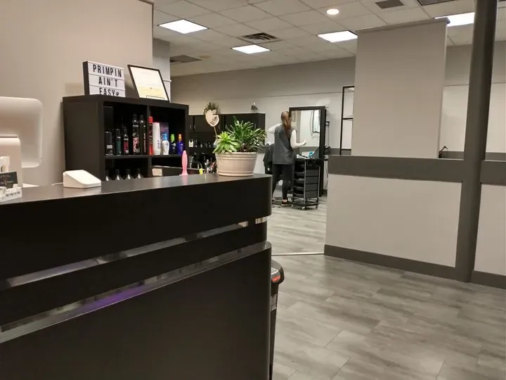https://cdn.salonspotlight.com/photos/a7zcAJHyUd3bcxwH8DAi/00fb673c-9cde-499f-b20c-bc84a3f40a3a_720x720
