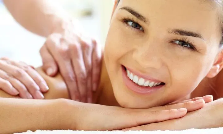 https://cdn.salonspotlight.com/photos/a8ggBqW7P06mRcwM1DwX/002d27fc-eb8a-4cdb-a4cf-d9aede6e91ea_720x720