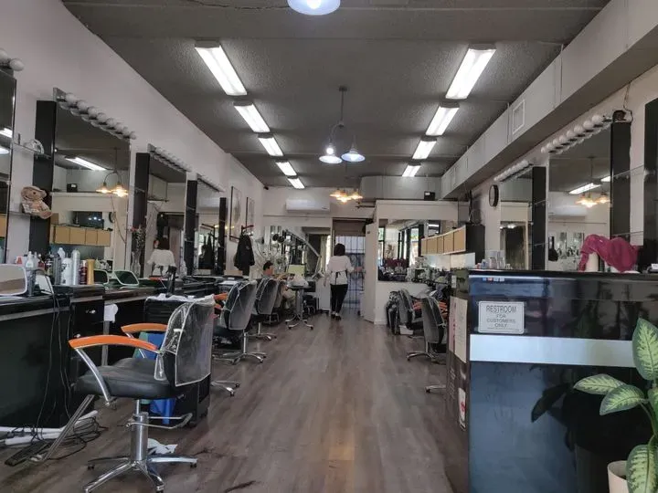 https://cdn.salonspotlight.com/photos/a8kZwZ089OQOgs2G8icM/0e3ea3cf-cd63-459f-ab42-04378cd4d232_720x720