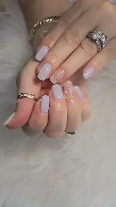 https://cdn.salonspotlight.com/photos/aBonyArN7cvRYVM4Nt6f/77432bc6-7346-4b51-858f-540ca3eb65f1_720x720