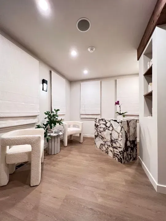 https://cdn.salonspotlight.com/photos/aCN769ee0AoMkIGkxeMY/5f04a215-56fe-48c7-b6f7-87c1e94208ff_720x720