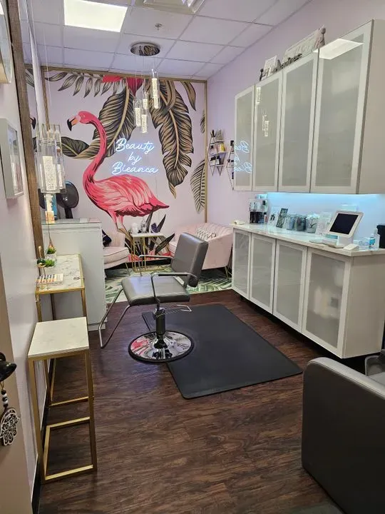 https://cdn.salonspotlight.com/photos/aCUFCGjl22pDX5259uyH/c4ae535b-b855-4c3d-a12c-1f67f3ed16c0_720x720