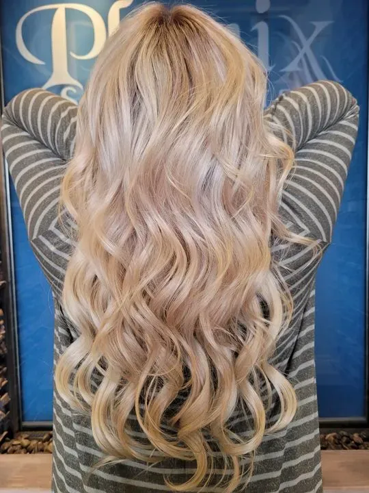 https://cdn.salonspotlight.com/photos/aCUFCGjl22pDX5259uyH/df5efe2b-edee-40a3-a240-f976af8ad5f8_720x720