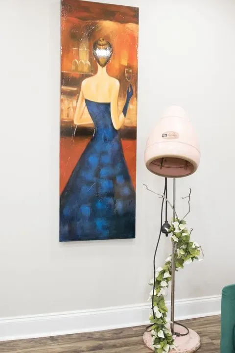 https://cdn.salonspotlight.com/photos/aD310zsUo028gj574Px9/d45e316b-f7d3-4bd1-ac5c-fd10e65d747c_720x720