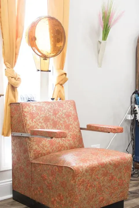 https://cdn.salonspotlight.com/photos/aD310zsUo028gj574Px9/e85f464c-f8dc-4f58-8b37-bbcd4bc678b5_720x720