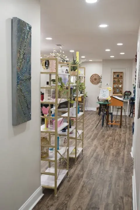 https://cdn.salonspotlight.com/photos/aD310zsUo028gj574Px9/f76c5909-f1cb-4aca-9a3f-5d61d2a32a63_720x720