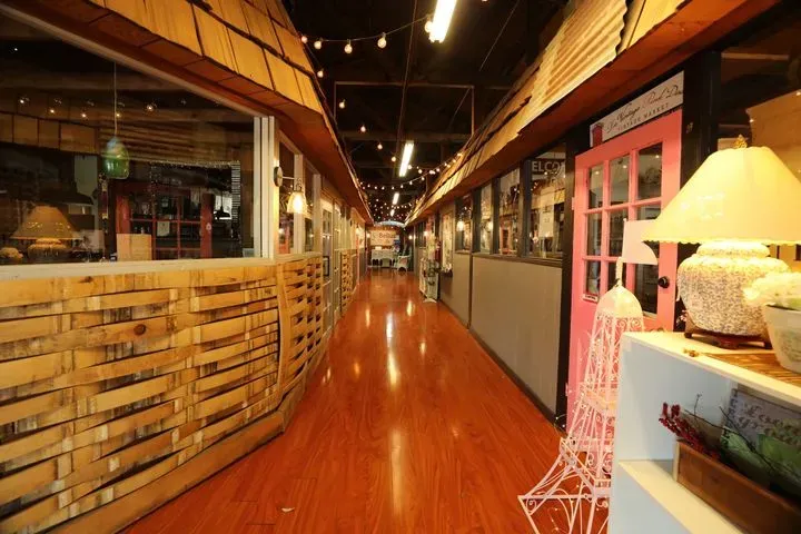 https://cdn.salonspotlight.com/photos/aDvTqqdjFXQUI8VL34Wn/2fa6deef-5322-47dc-b7d3-6b26becab40e_720x720