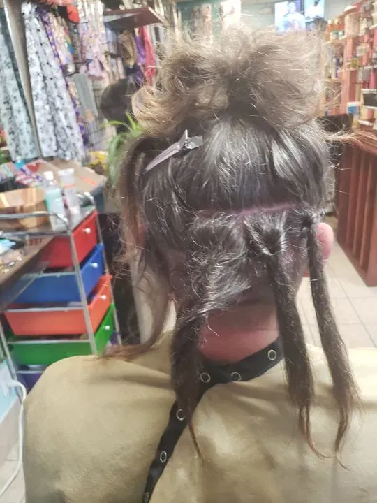 https://cdn.salonspotlight.com/photos/aFaWtgqp9Ozkca1eTH9S/1df24752-e1a7-431f-8bb2-8d55132921f5_720x720