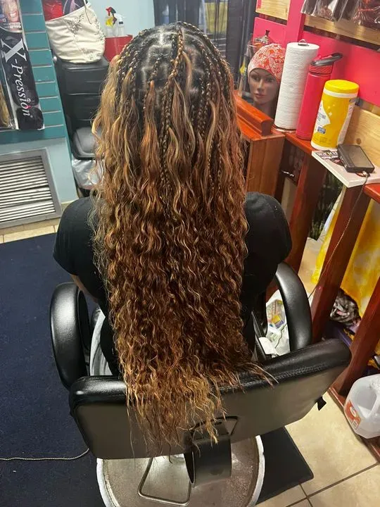 https://cdn.salonspotlight.com/photos/aFaWtgqp9Ozkca1eTH9S/62118218-4b84-4092-9e5c-5c266c6fb234_720x720