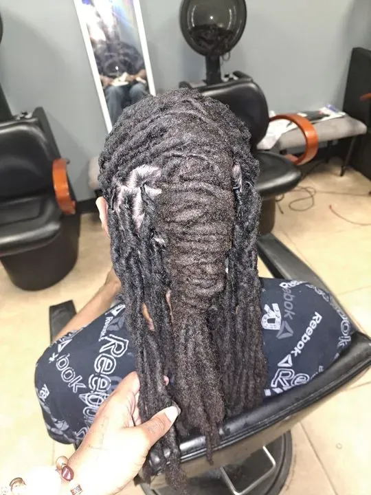 https://cdn.salonspotlight.com/photos/aGAJfaSv2M8ld2w7O3WF/f6349a66-209f-48fd-a9cc-18668cbc8525_720x720
