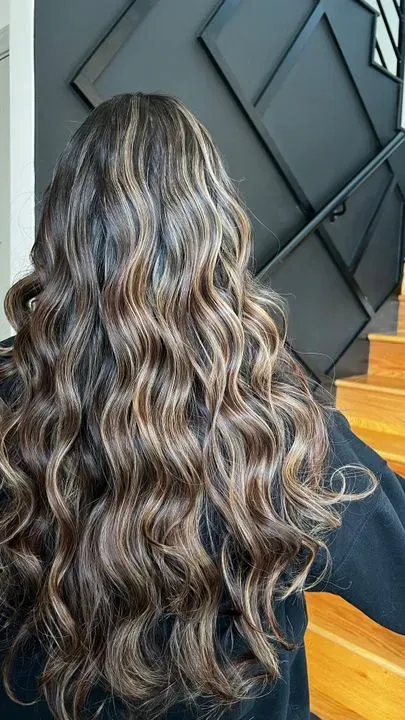 https://cdn.salonspotlight.com/photos/aGB07aG8cjloW6btJ4SM/2c575408-81d2-4934-8f13-31ef61d9ca4c_720x720
