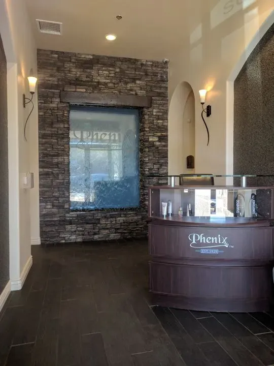 https://cdn.salonspotlight.com/photos/aIDR7ppNKS9HLSsmDMcA/1aaef634-3e40-4c40-af70-d4b7efe40a8a_720x720