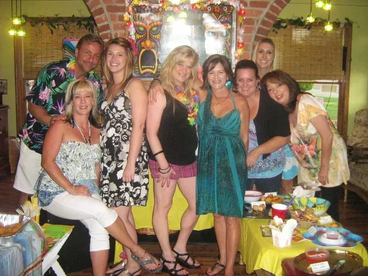 https://cdn.salonspotlight.com/photos/aJajmC6l9ITU0x1CwhGR/eb45d32f-5049-4496-92c6-2781e524511b_720x720