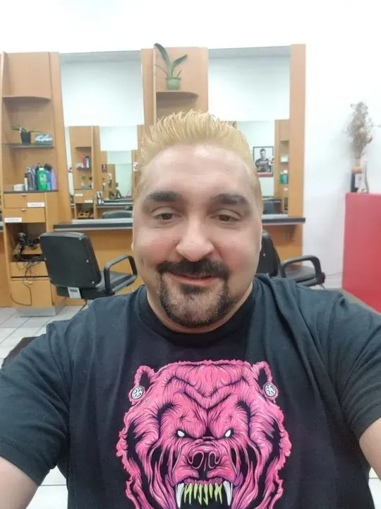 https://cdn.salonspotlight.com/photos/aJsJlpXNaxVgk3HT8ohM/5210e341-2691-419d-8783-b90fe1d42d20_720x720