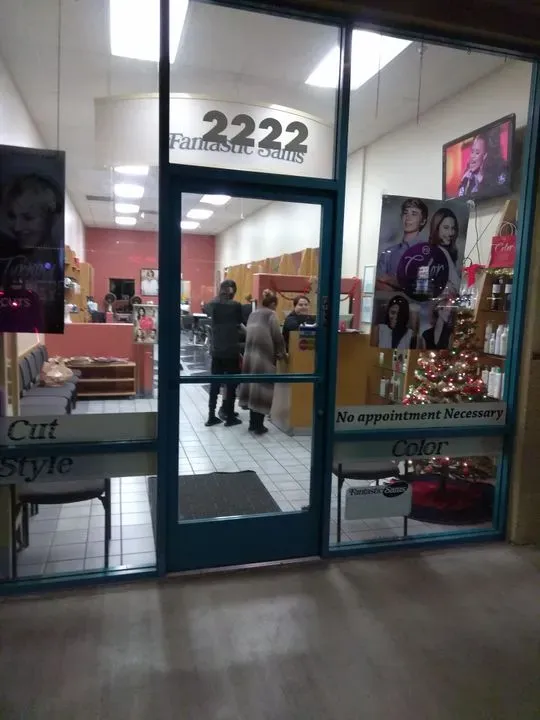 https://cdn.salonspotlight.com/photos/aJsJlpXNaxVgk3HT8ohM/7a22ec83-3731-42c8-93da-4962217d48c3_720x720