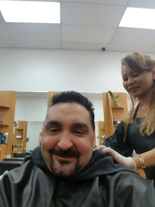 https://cdn.salonspotlight.com/photos/aJsJlpXNaxVgk3HT8ohM/d69d24b3-0588-4e3b-aa4a-ccef8c967fc6_720x720
