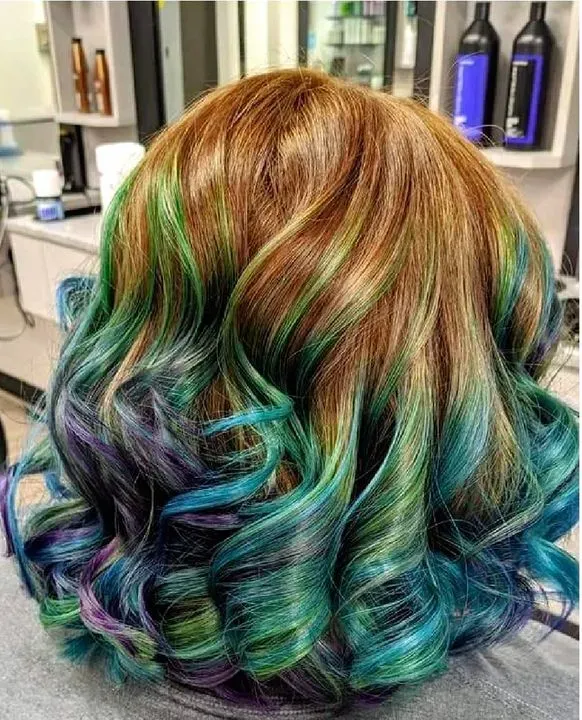 https://cdn.salonspotlight.com/photos/aK4S5AcF7UF3cUlOuKX4/68523dcd-46fd-4ad3-9c23-e1fcc9497f75_720x720