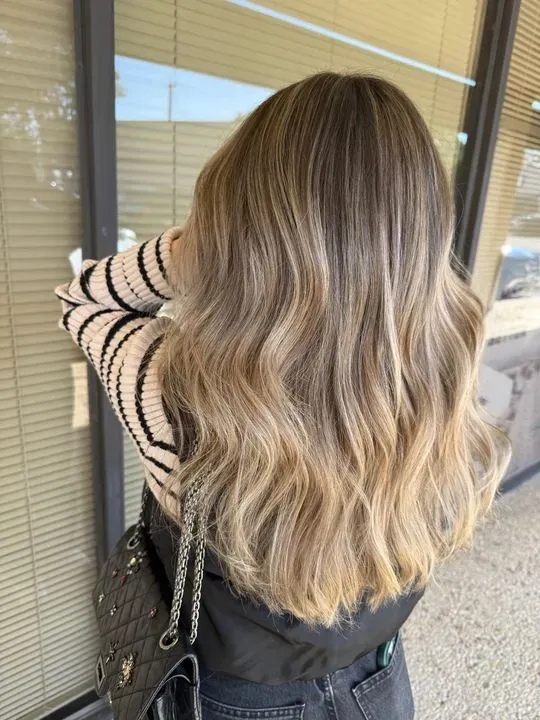 https://cdn.salonspotlight.com/photos/aKQBTgwVqF4YHTRD4i5P/eed38d16-f0b5-42b0-b305-3a8675bfdb1f_720x720
