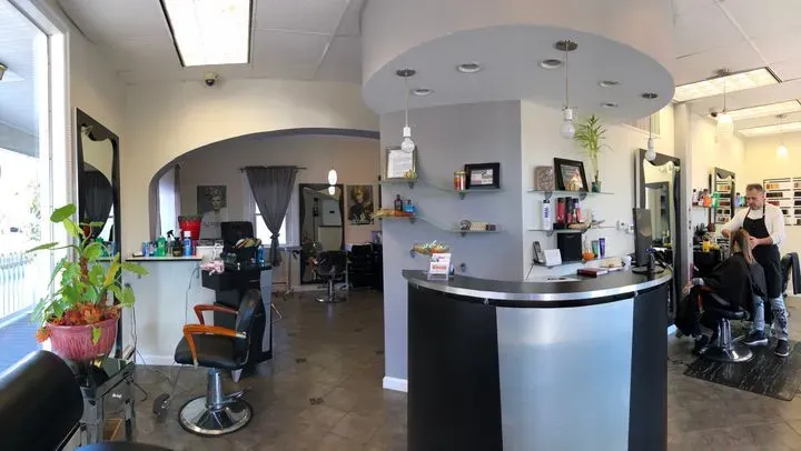 https://cdn.salonspotlight.com/photos/aM56HhEnP1IARInfVegP/ce129a22-fc35-4c16-9ead-9929f927815f_720x720