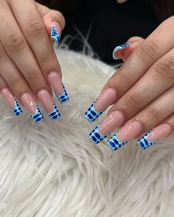 https://cdn.salonspotlight.com/photos/aN2eqk0qWVD8L85ebtkv/9a92857c-5211-4902-8845-50b4ce156b28_720x720