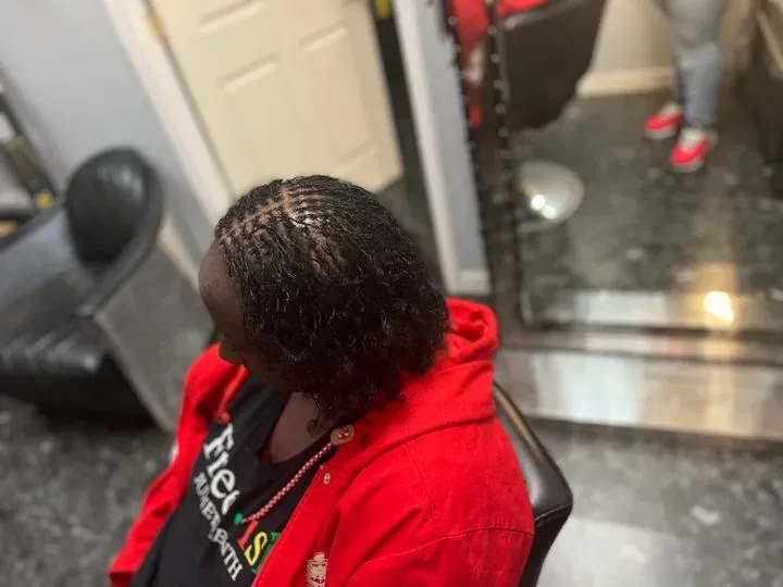 https://cdn.salonspotlight.com/photos/aNcpNlZb18jpw1uu4xGH/650a4ebe-a88b-4301-82b6-b4094b5dd3a6_720x720