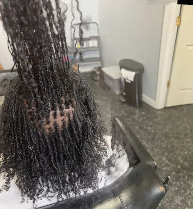 https://cdn.salonspotlight.com/photos/aNcpNlZb18jpw1uu4xGH/ff9428be-5bd8-45e1-a4f2-f8a90739f0c1_720x720