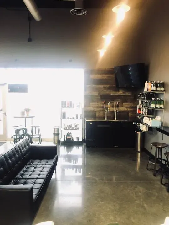https://cdn.salonspotlight.com/photos/aO4wgVpe1uapPRg7sNAC/e0998a86-0781-4dfd-b3d5-efa0ef715609_720x720