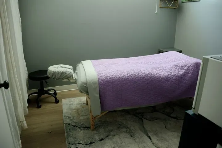 https://cdn.salonspotlight.com/photos/aSvvXvvlAs5I5FwHFWZk/2d9a17df-dc64-4ca8-942a-e3d38b94ce27_720x720