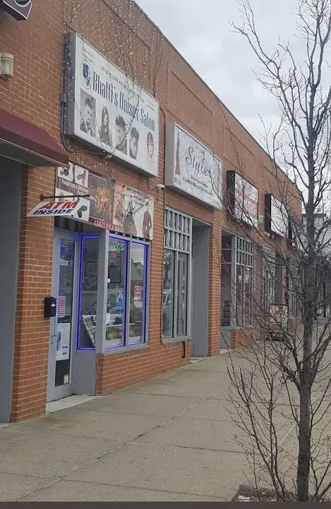 https://cdn.salonspotlight.com/photos/aTNa0WaT9avxHaCEaMsH/70495ab7-8014-40d8-a577-b0c0b24a980a_720x720