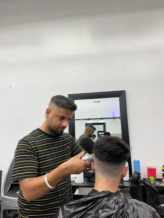 https://cdn.salonspotlight.com/photos/aTNa0WaT9avxHaCEaMsH/fee8487e-199b-43ce-974b-5f7feda764f2_720x720