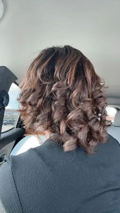 https://cdn.salonspotlight.com/photos/aUigBe6rQdsyu6nq7HRd/4498e5ad-2010-40a8-82d6-3eaf56f16372_720x720