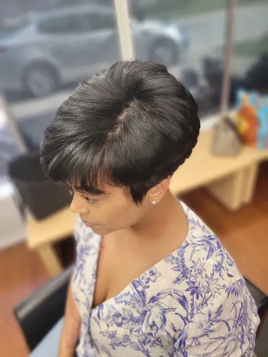 https://cdn.salonspotlight.com/photos/aWyK0xay1o1QuttB700V/803f7a28-7b97-4919-8613-5f9088d20bba_720x720