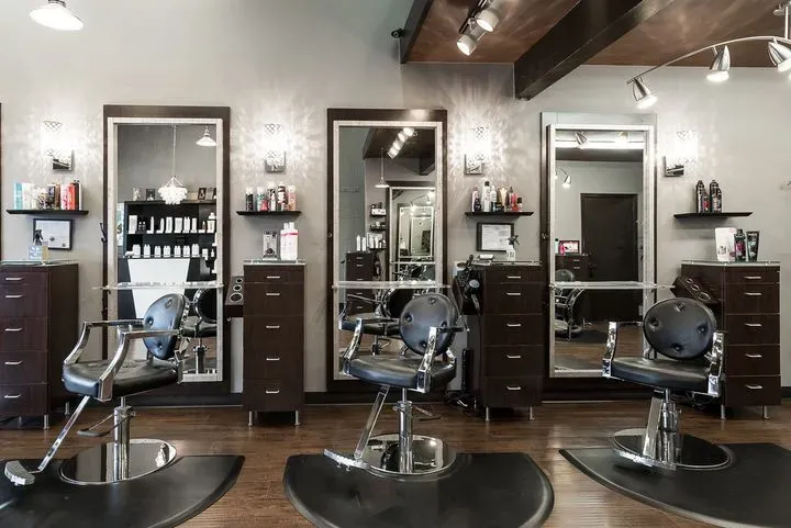https://cdn.salonspotlight.com/photos/aYOUq6bWfxR62LyghIQY/6afcb6bc-b723-4eaa-ab15-a6581da0612f_720x720