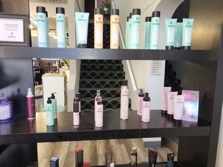 https://cdn.salonspotlight.com/photos/aYOUq6bWfxR62LyghIQY/dd272394-61f4-4270-8c1a-257381ad77fd_720x720