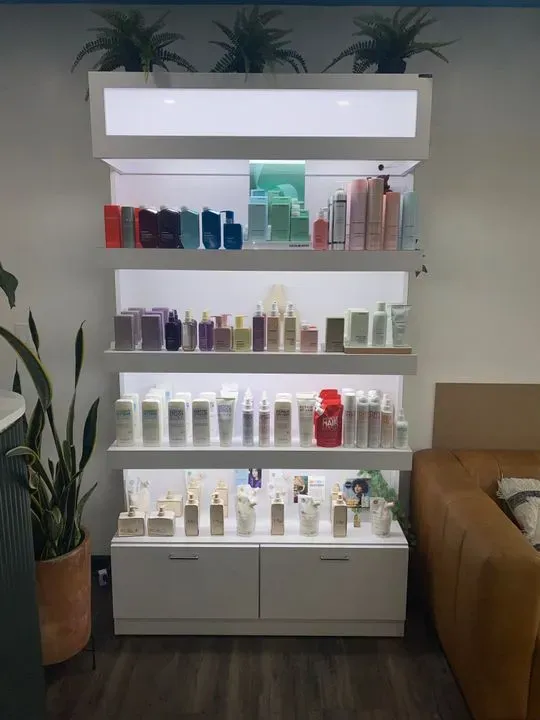 https://cdn.salonspotlight.com/photos/aYaTYGirRcQas1cs2Zrm/9db36e41-d5c1-4982-b044-26c2842ddc8b_720x720