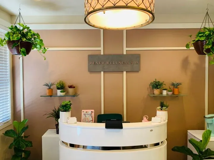 https://cdn.salonspotlight.com/photos/aZ2pR8NRegUT0G431qyE/8fcae875-5845-4c10-bd72-d03ed0fe0f24_720x720