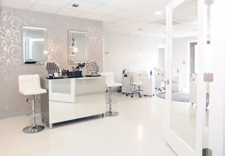 https://cdn.salonspotlight.com/photos/abEPAmUgQezgxMv67WNU/e67fbc98-7a78-4701-b819-4930cf1fbd65_720x720