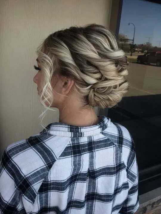 https://cdn.salonspotlight.com/photos/abThWkjDkhjDcvnL5baE/969c29c5-c0e0-4aab-bb56-bacb55e21ea9_720x720
